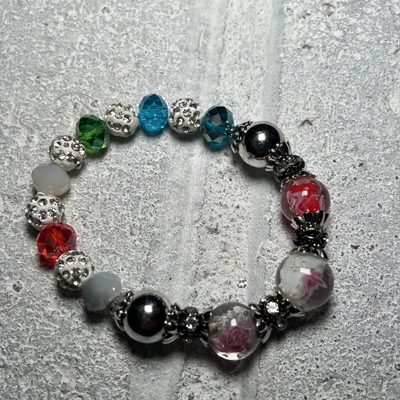 Multicolored and multi design stretch bracelet - Picture 3 of 5